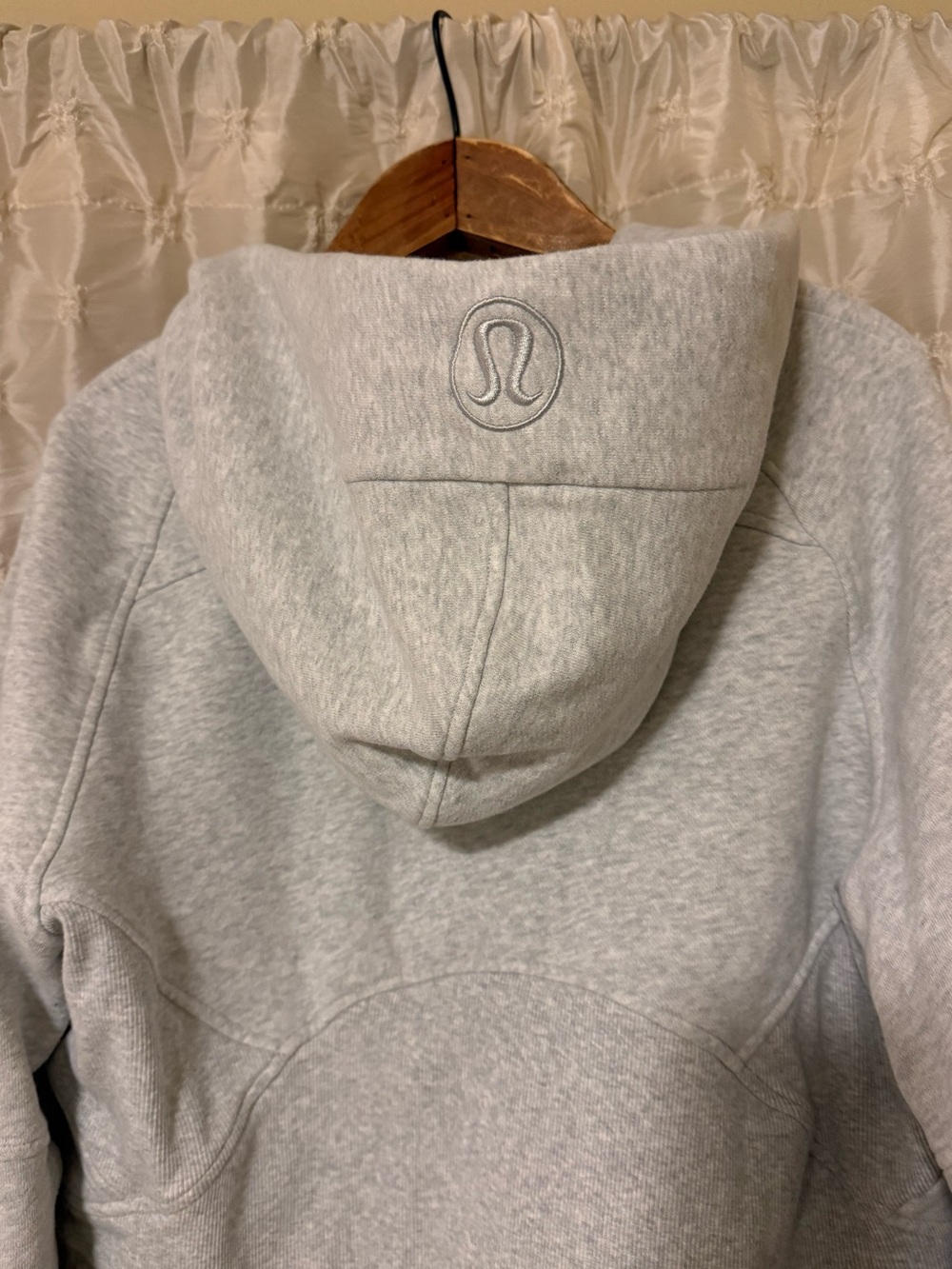 Lululemon Scuba Oversized Half-Zip Hoodie
Heathered Core Medium Grey Sweatshirt - Picture 6 of 14
